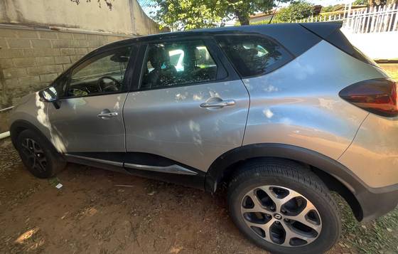 RENAULT CAPTUR 1.6 16V SCE FLEX INTENSE X-TRONIC RENAULT CAPTUR 1.6 16V SCE FLEX INTENSE X-TRONIC